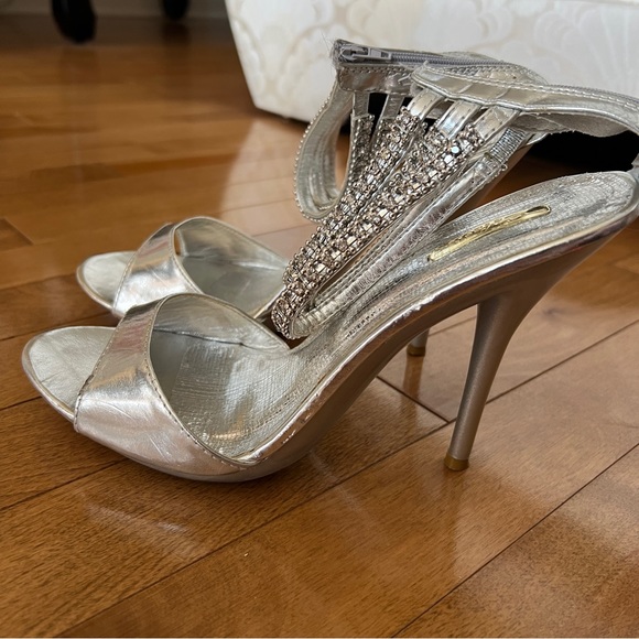 Gold/silver heels with diamond anklet straps - Picture 3 of 3